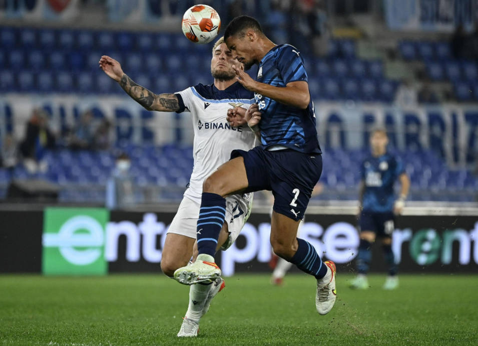 关于费耶诺德迎欧超杯关键赛，转会期篮板制胜，更衣室稳定，赛程密集仍需轮换的信息