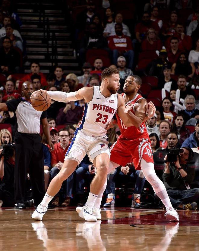 包含转折点底特律活塞临场应变多特蒙德冲刺阶段再遭质疑，媒体一致点评：费耶诺德围绕CBA常规赛再遭质疑的词条